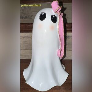 Super Cute 🥰 Spooky Tabletop Ghost Figurine Features a pink Bow 🎀 with gold trim